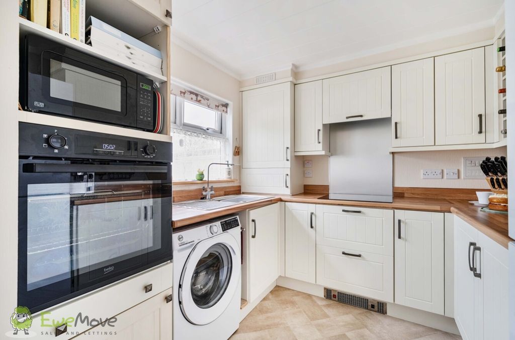 Property photo 3 of 21 37892Bbe-6cc1-4466-A0A5-Ed81Aa3411E7