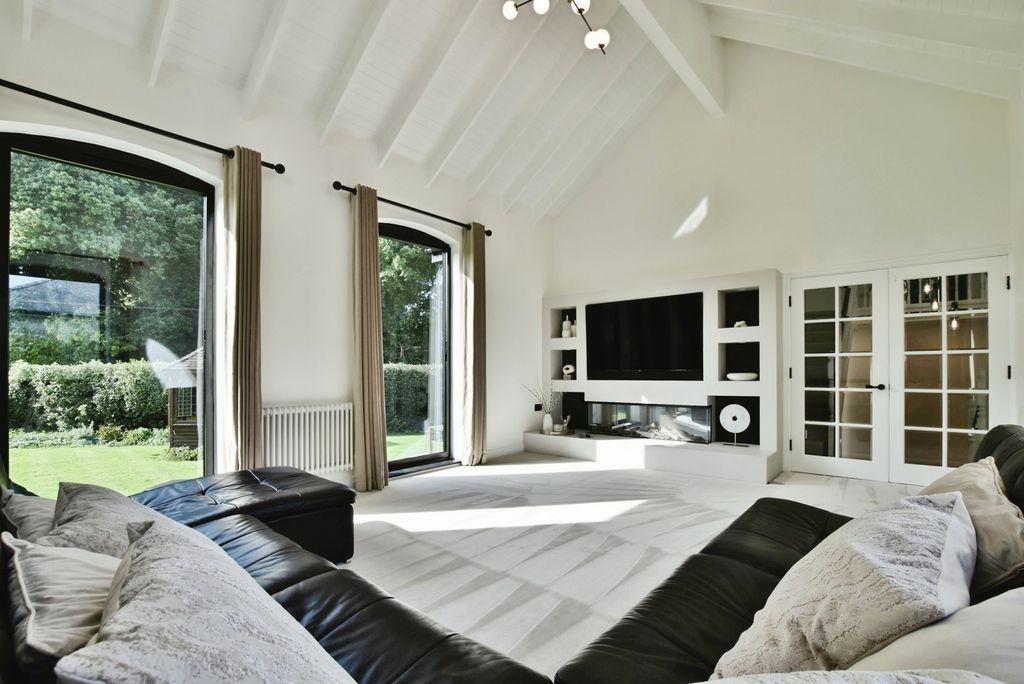 Property photo 3 of 31 Pbox-Img.Jpg