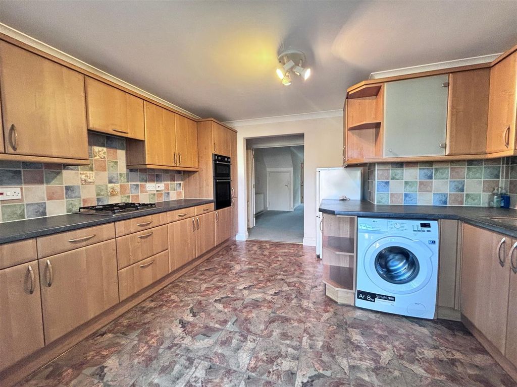 Property photo 2 of 16 Kitchen1.Jpg