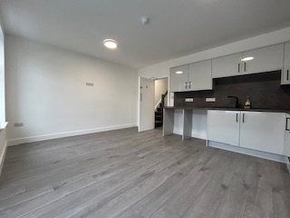 Property photo 2 of 6 Room