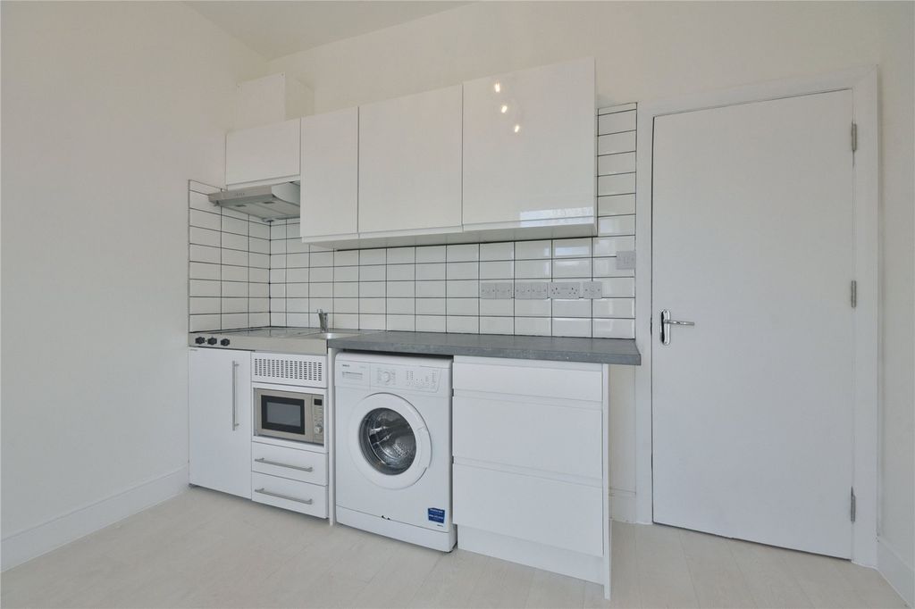 Property photo 2 of 9 Picture No. 25