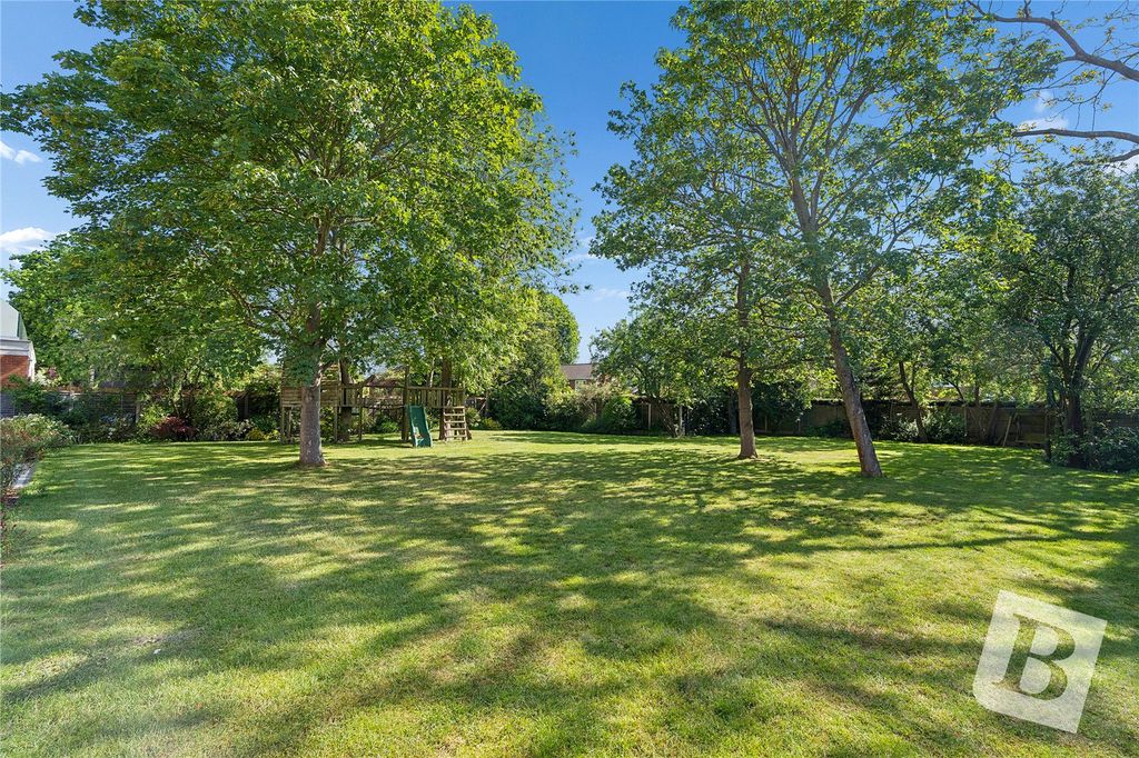 Property photo 2 of 31 Rear Garden