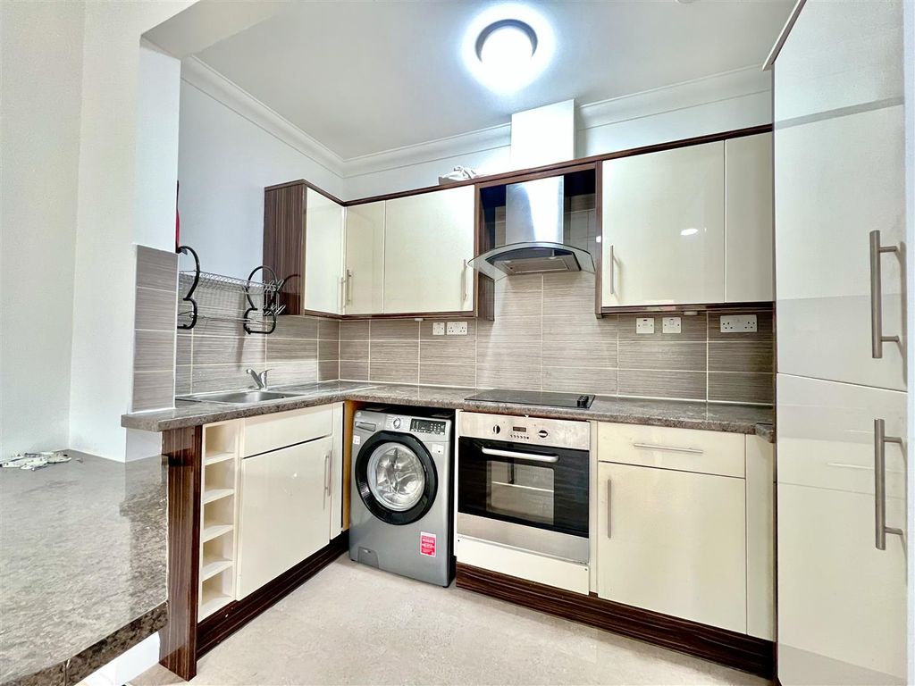 Property photo 1 of 7 Kitchen