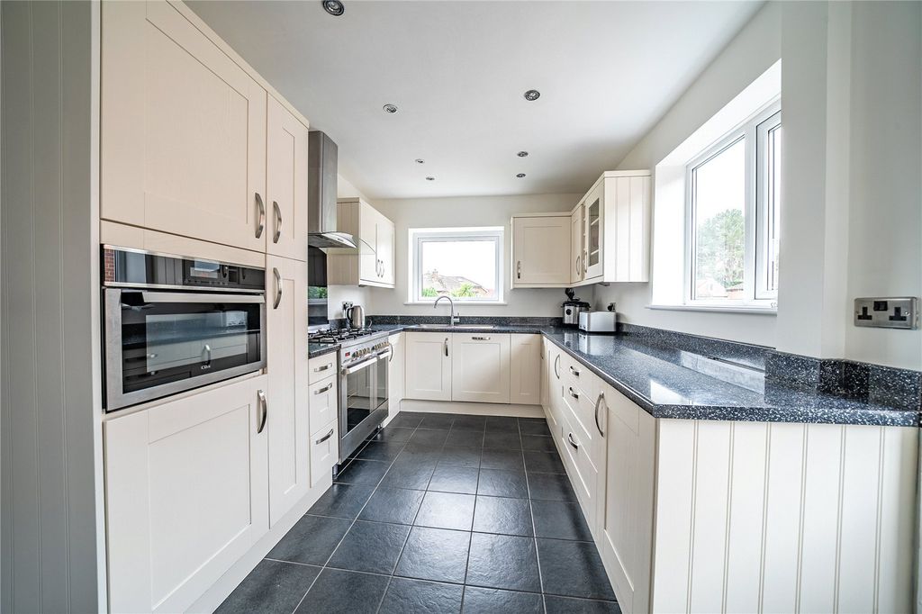 Property photo 2 of 17 Picture No. 22