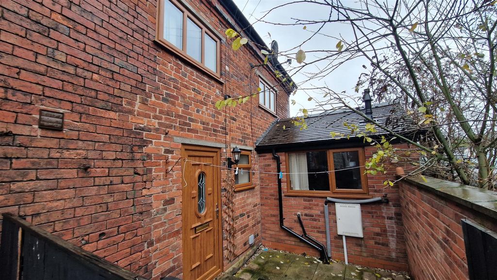Property photo 1 of 8 Front External