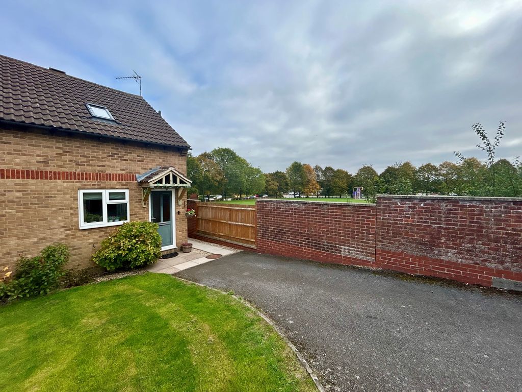 Property photo 1 of 9 Photo 4