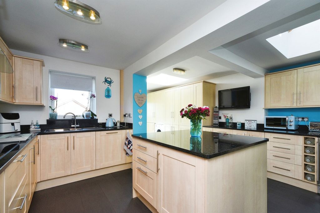 Property photo 2 of 18