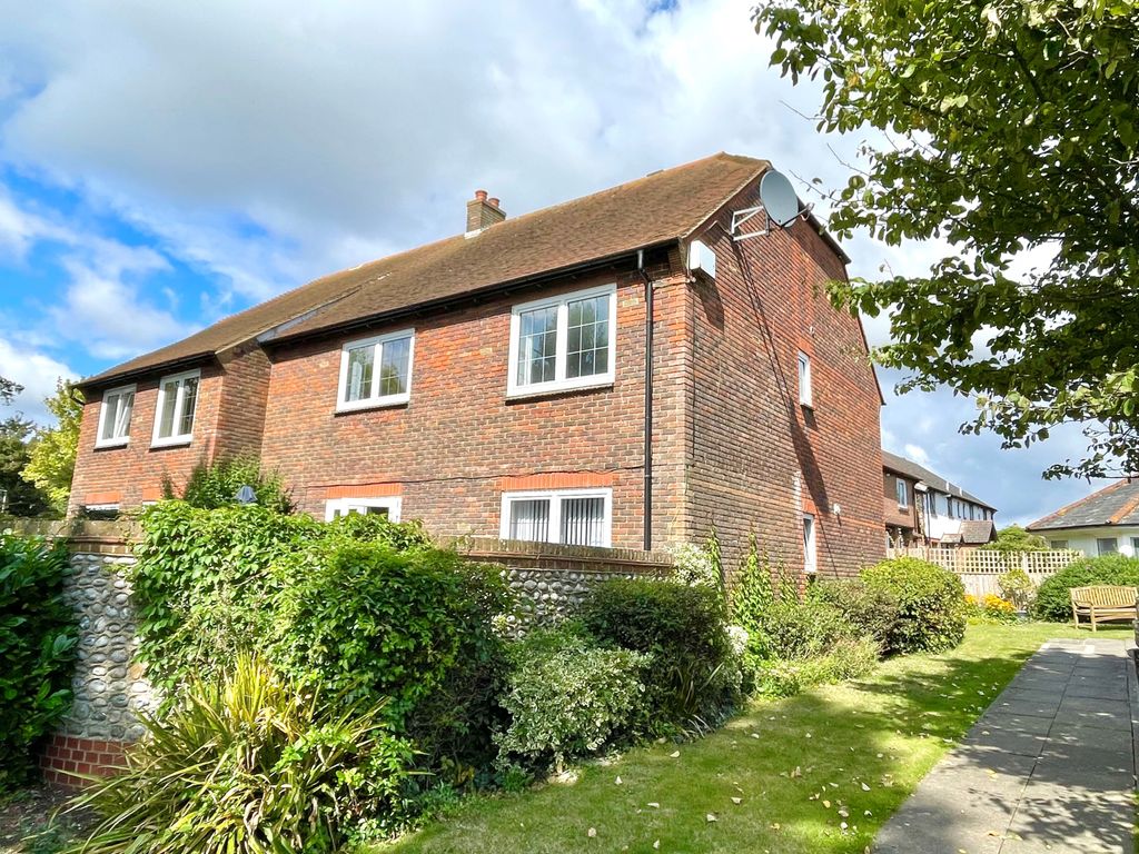 Property photo 1 of 15 2 Barton Court Front