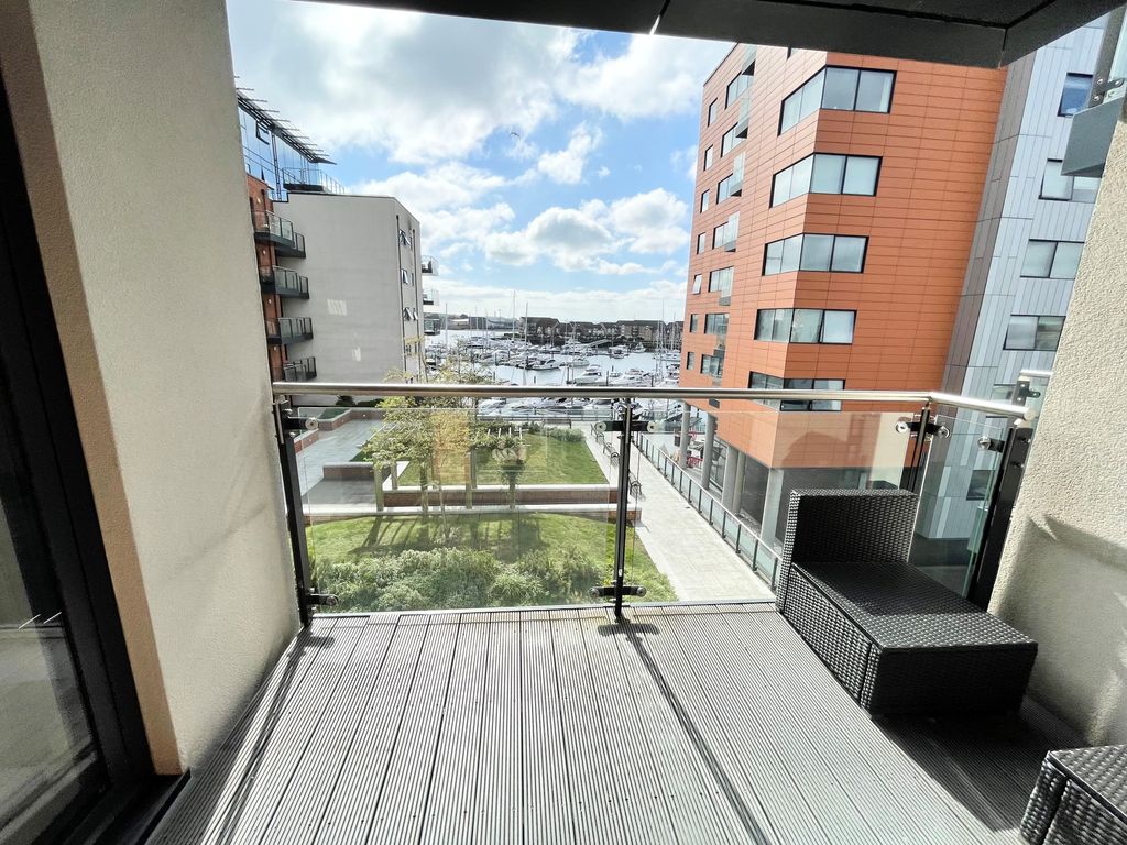 Property photo 1 of 6 Balcony