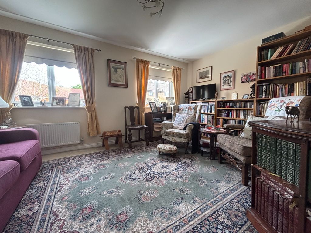 Property photo 2 of 17 4636861