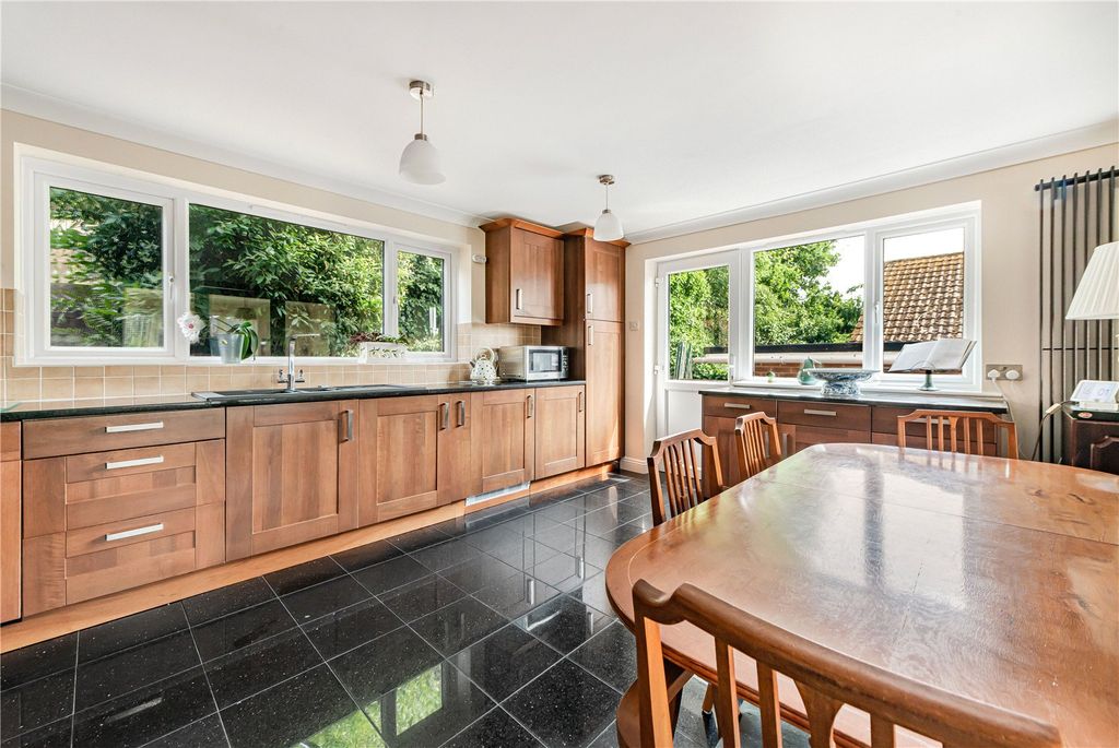 Property photo 2 of 34 Picture No. 20
