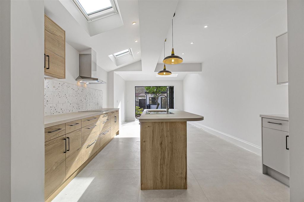 Property photo 2 of 60 2