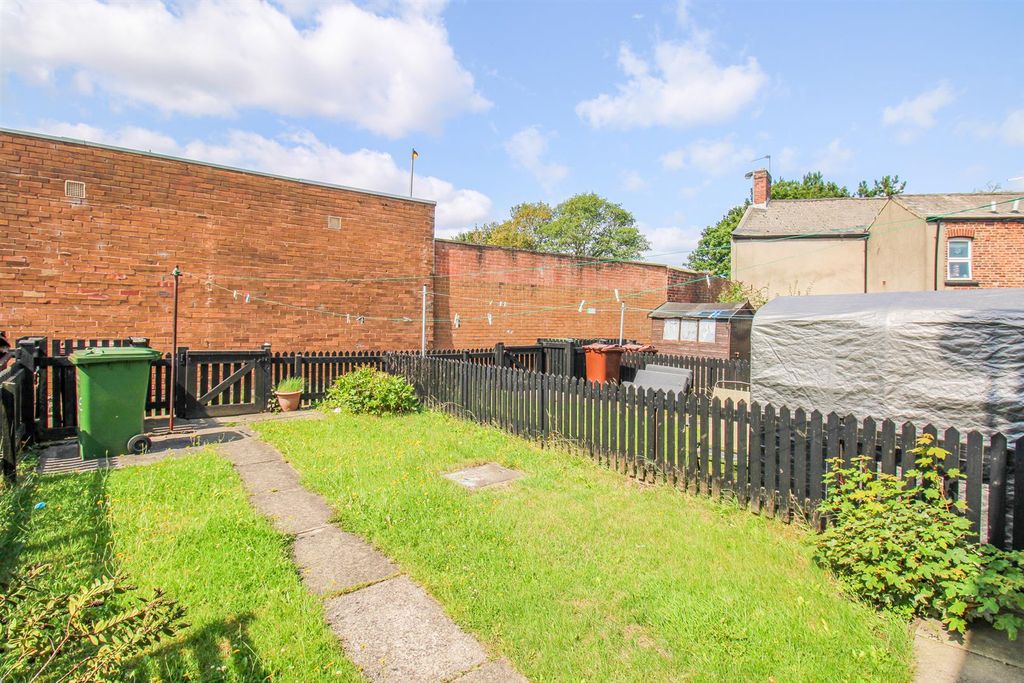 Property photo 1 of 8 Outside