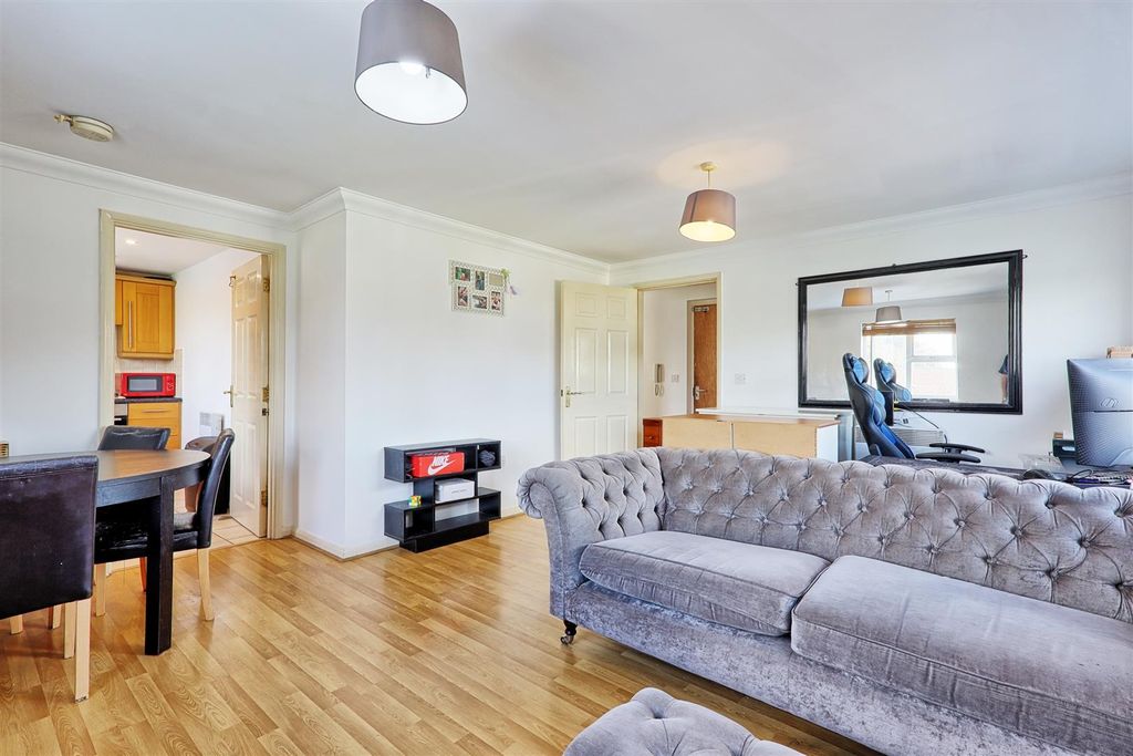 Property photo 3 of 11 Img_8417_8_9_Easyhdr-Interior3.Jpg