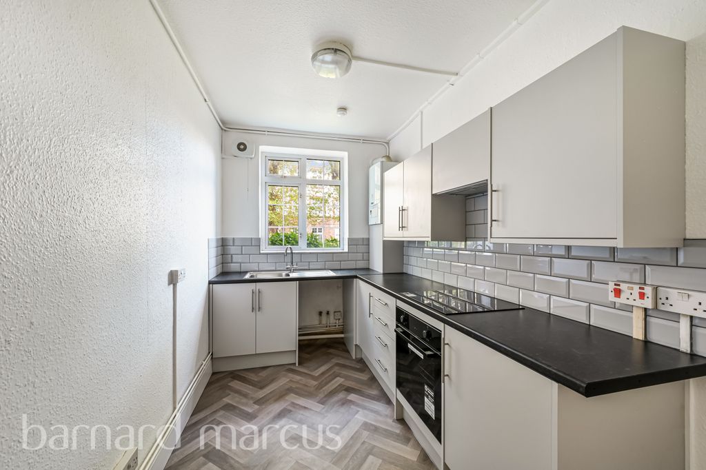 Property photo 2 of 8 Kitchen