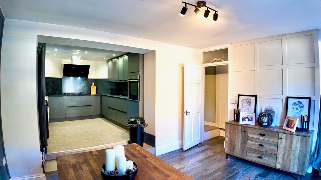 Property photo 3 of 34