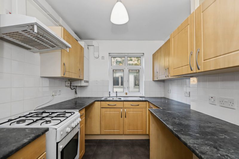 Property photo 3 of 10 Kitchen
