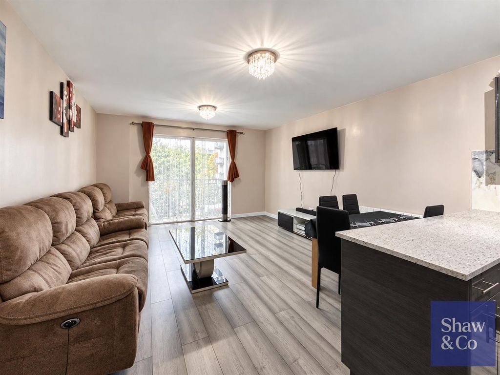 Property photo 1 of 8 Living.Jpg