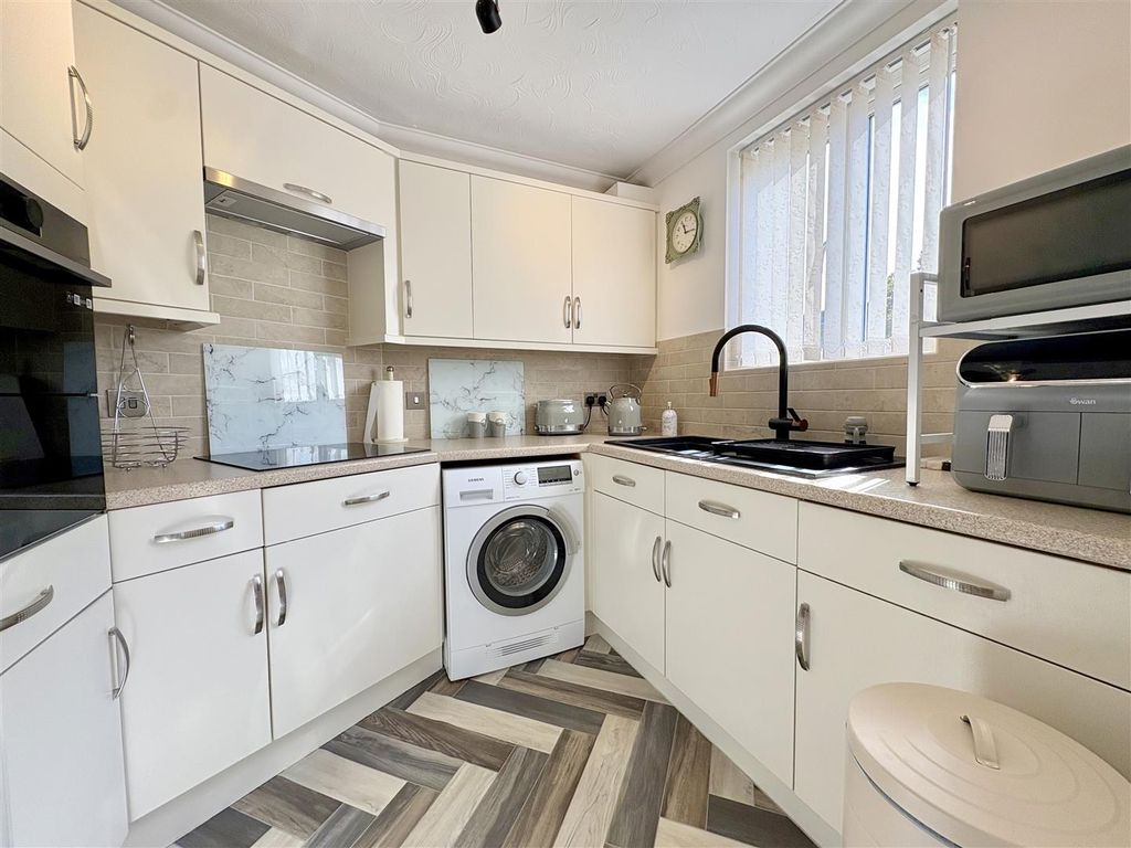 Property photo 2 of 15 New Kitchen.Jpg