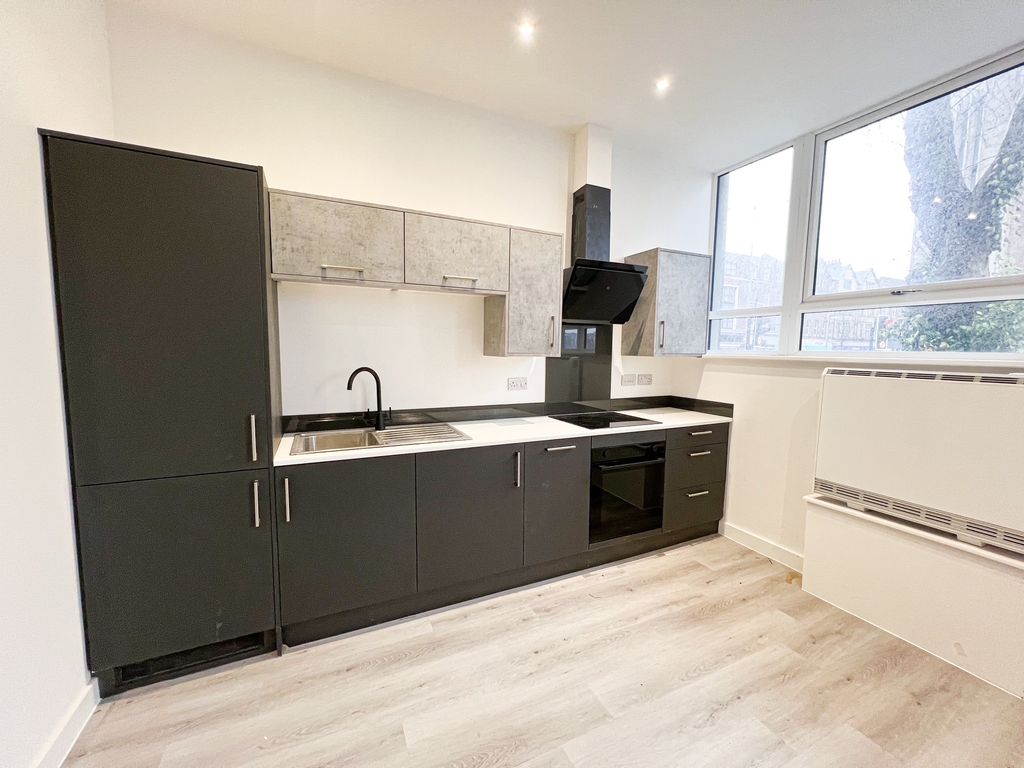 Property photo 3 of 7 Kitchen