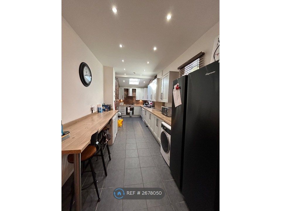 Property photo 1 of 7 Kitchen