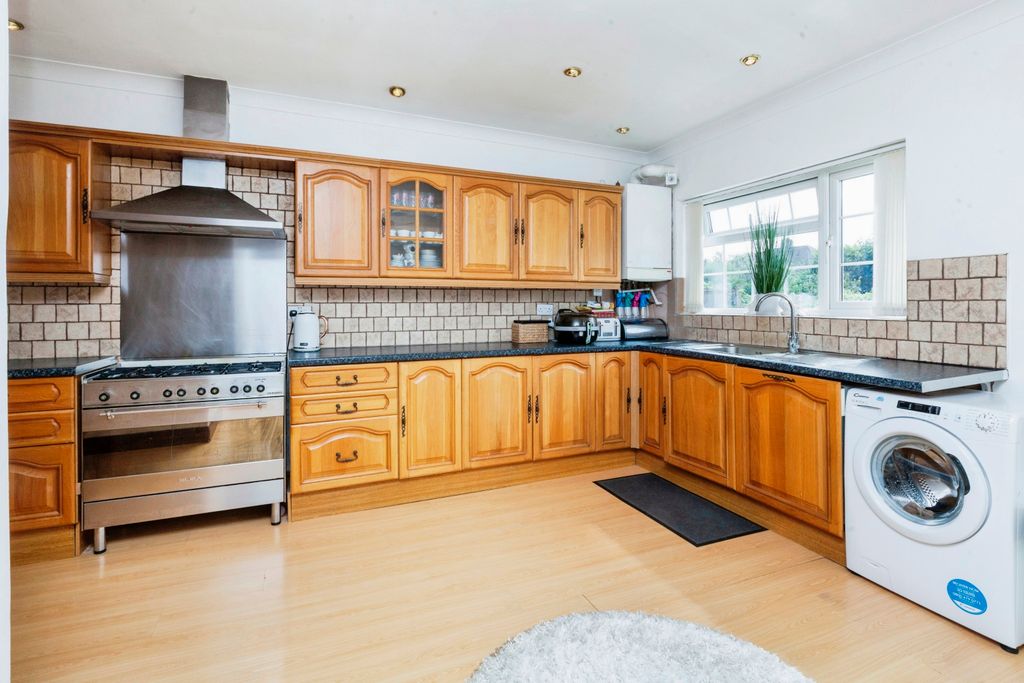 Property photo 3 of 15