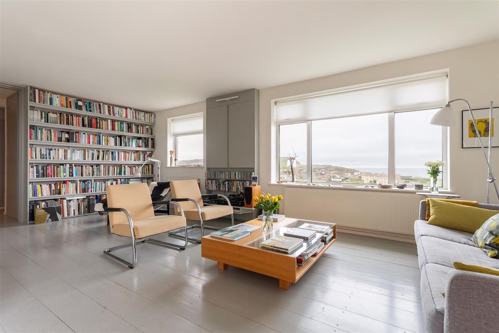 Property photo 3 of 23 Living Room