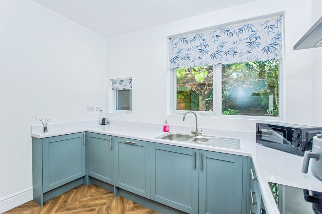 Property photo 2 of 10 Kitchen