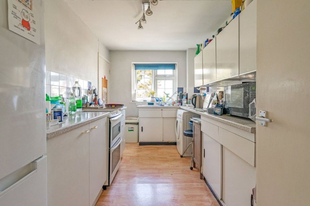 Property photo 2 of 9 Kitchen