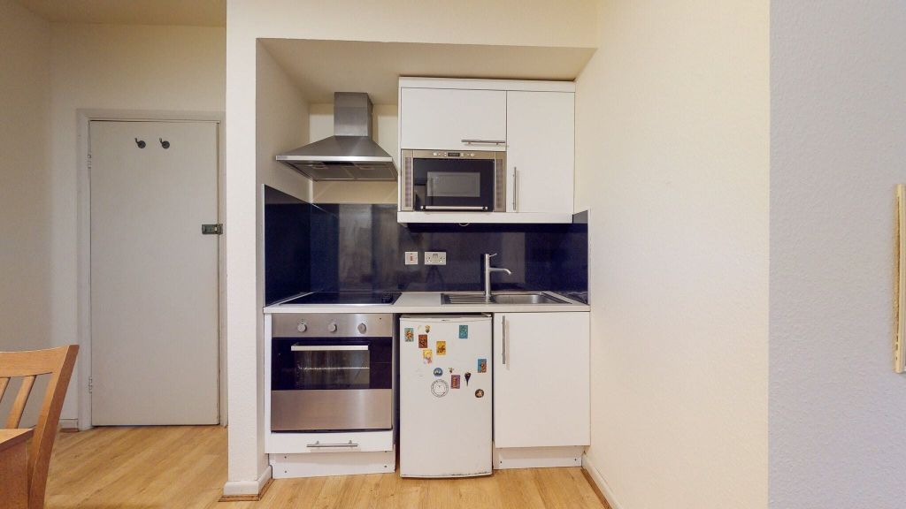 Property photo 2 of 9 Kitchen