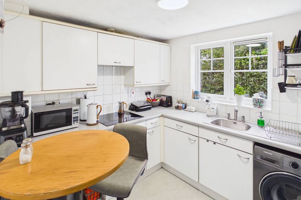 Property photo 3 of 14 Kitchen