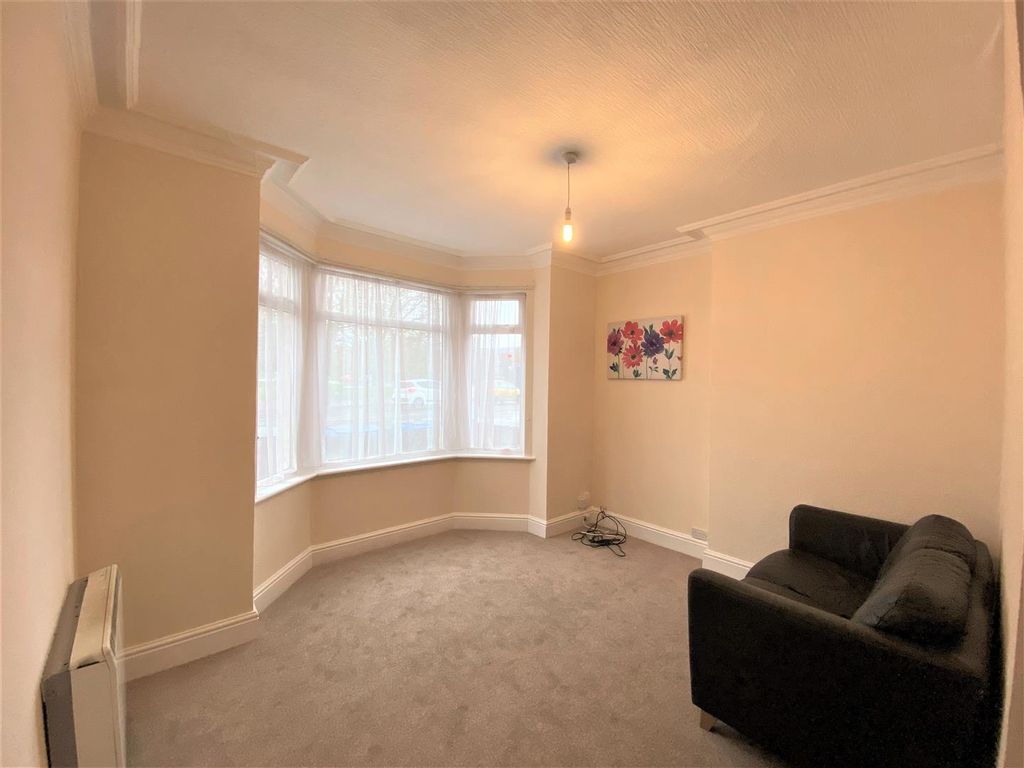 Property photo 2 of 10 Lounge