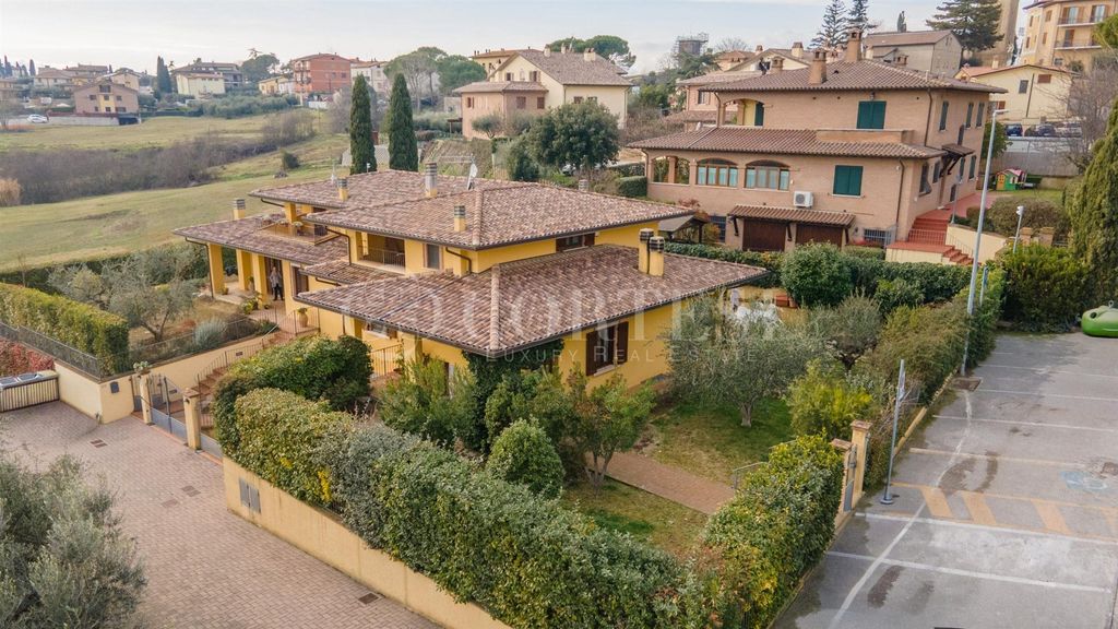 Property photo 1 of 51 Elegant Semi-Detached Villa In A Hill Location