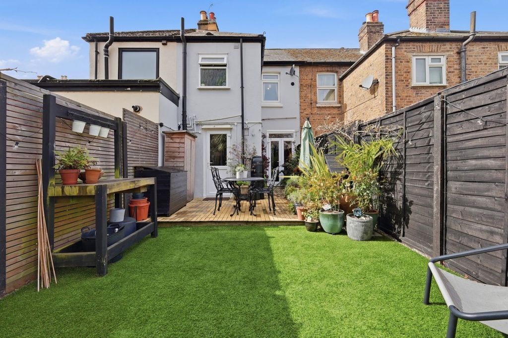 Property photo 3 of 32