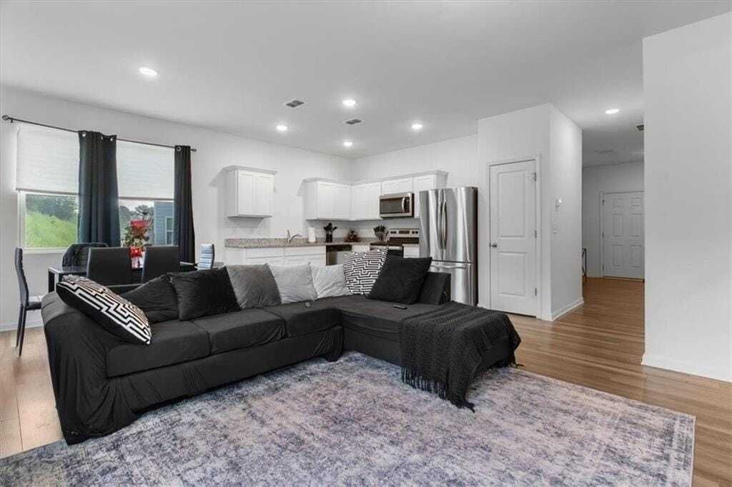 Property photo 3 of 12 <Alttext/>
