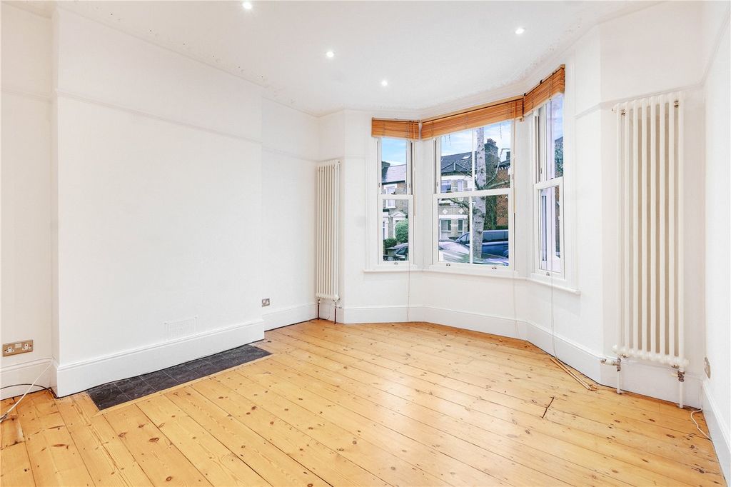 Property photo 3 of 9 Reception