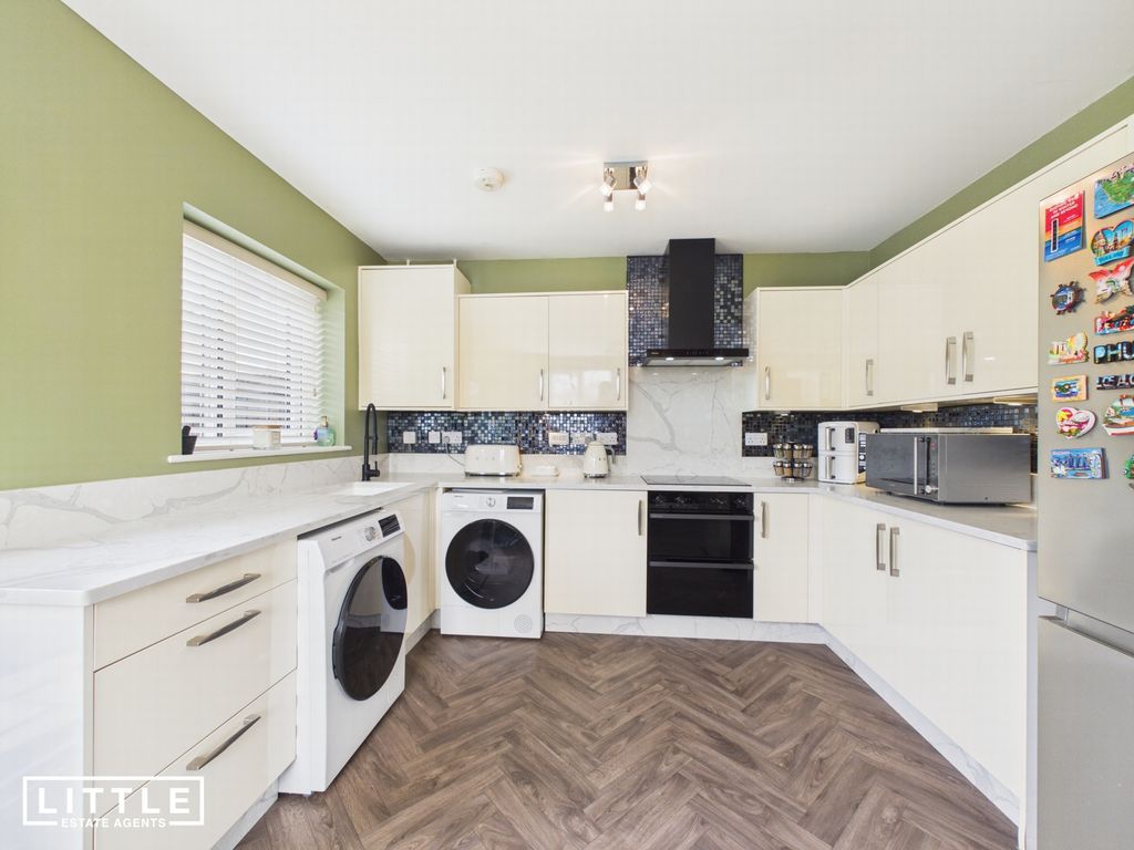 Property photo 3 of 31 Photo 16