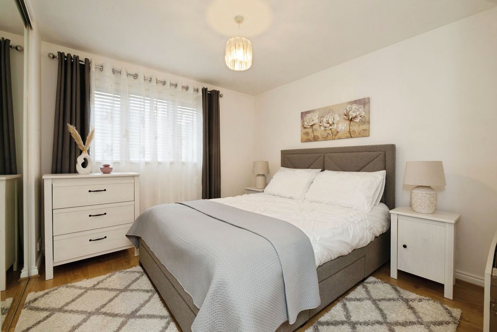 Property photo 3 of 18 Pbox-Img.Jpg