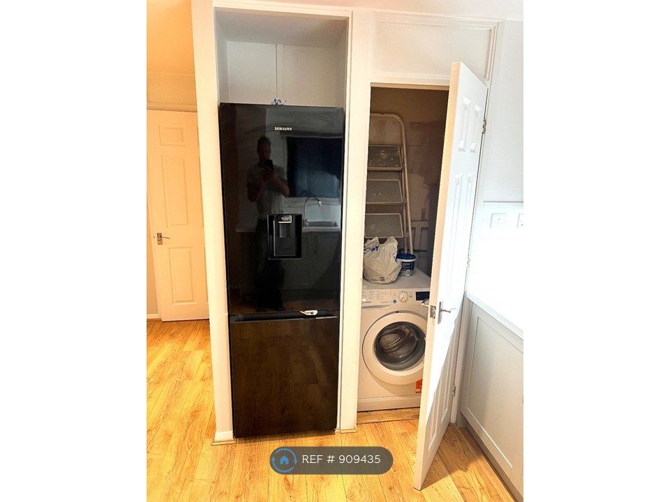 Property photo 3 of 10 Tall Fridge Freezer