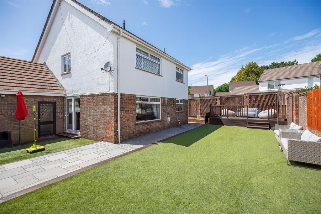 Property photo 2 of 34