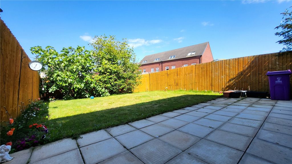Property photo 2 of 17 Picture No. 16