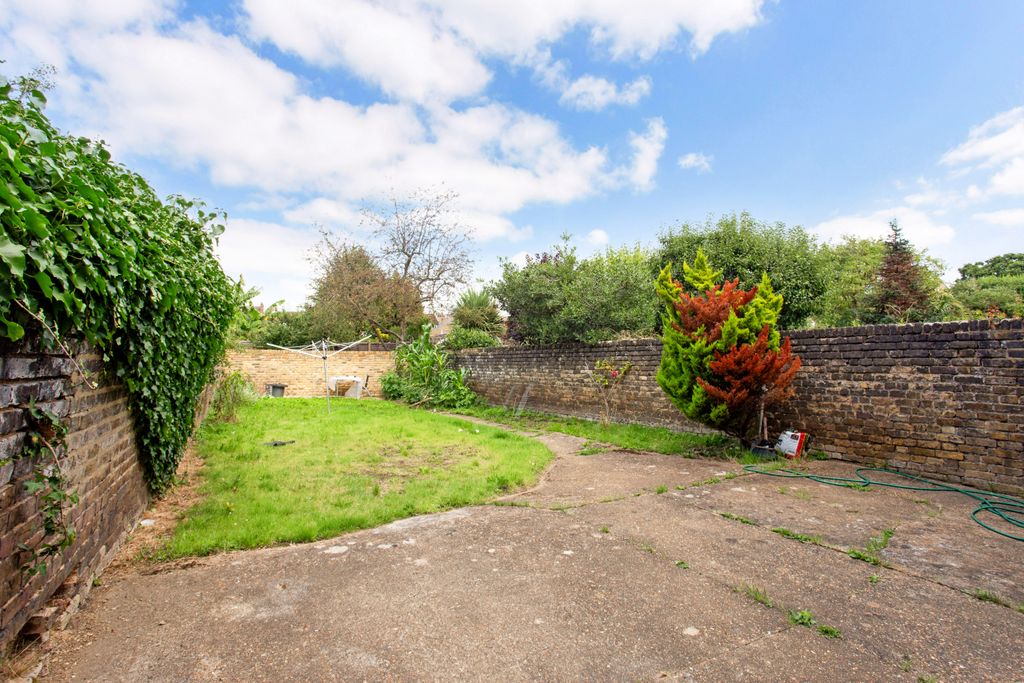 Property photo 3 of 8 Flat 1, 49 Warwick R