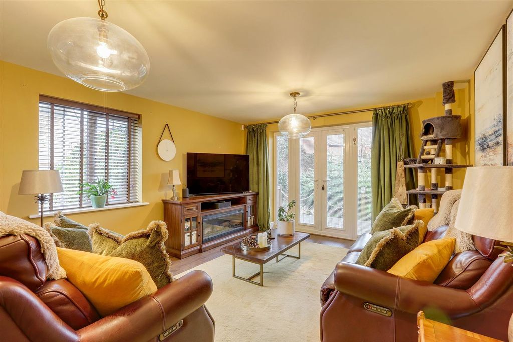 Property photo 3 of 28