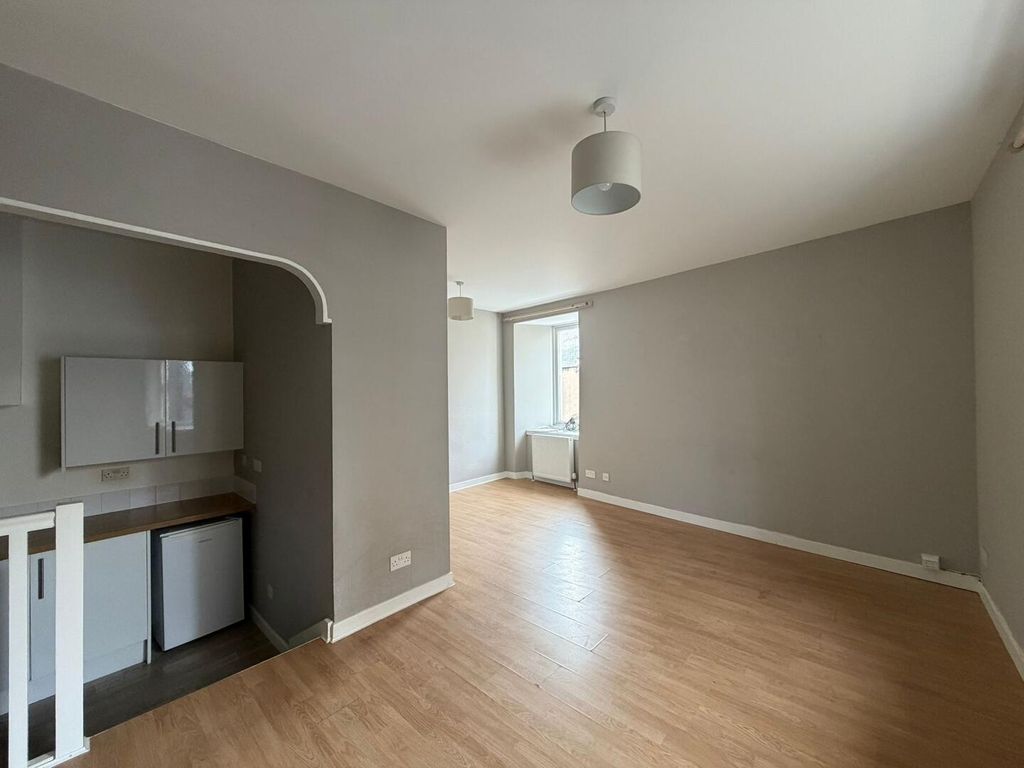 Property photo 2 of 11 Living Room