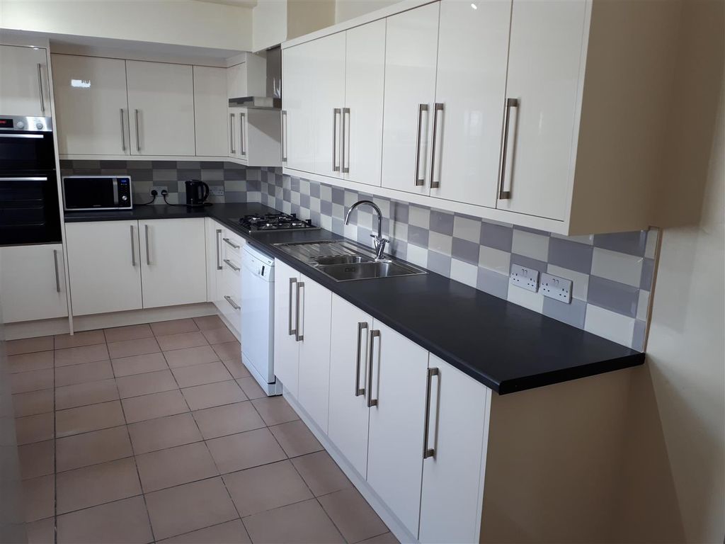 Property photo 1 of 5 26 Lyndhurst Kitchen 1 2018.Jpg