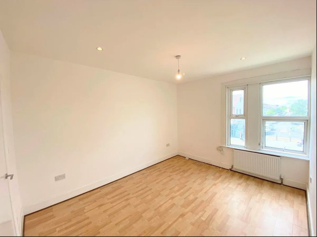 Property photo 1 of 10 4469400