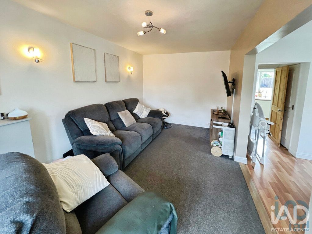 Property photo 3 of 16