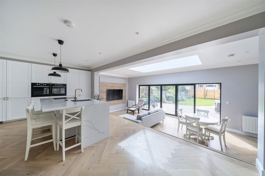 Property photo 3 of 24