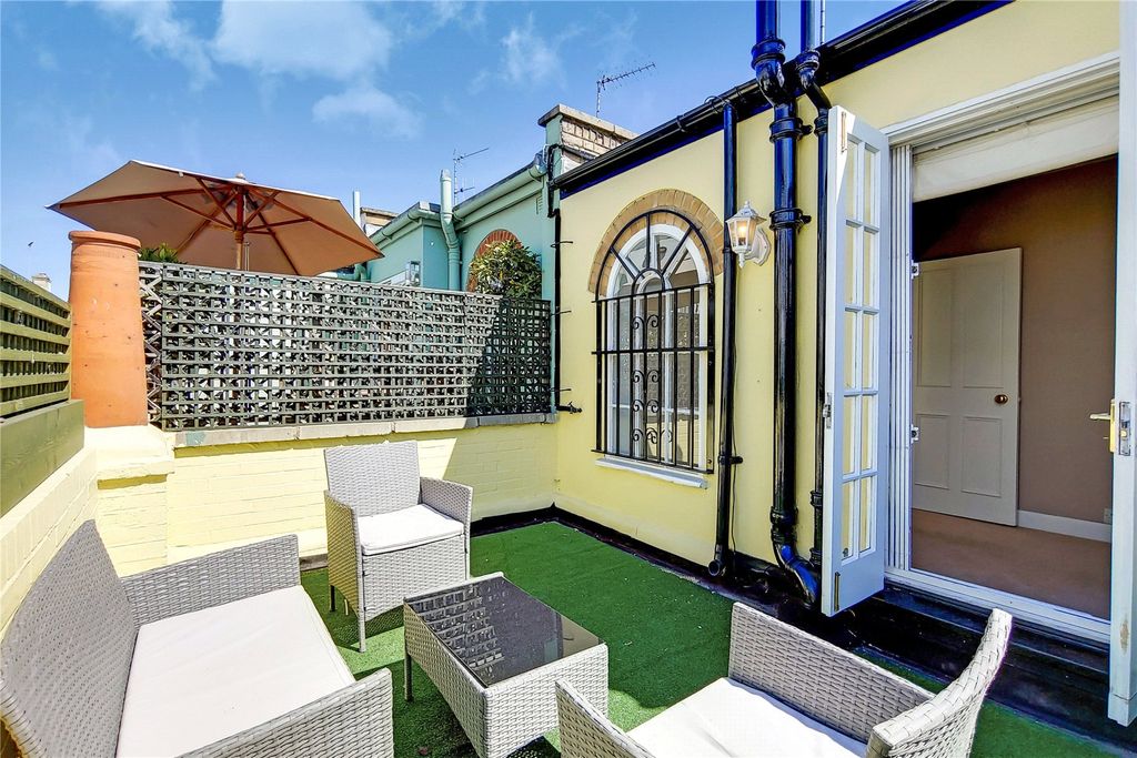 Property photo 2 of 18 Roof Terrace