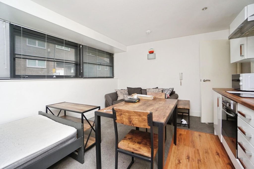 Property photo 2 of 9 Living Space